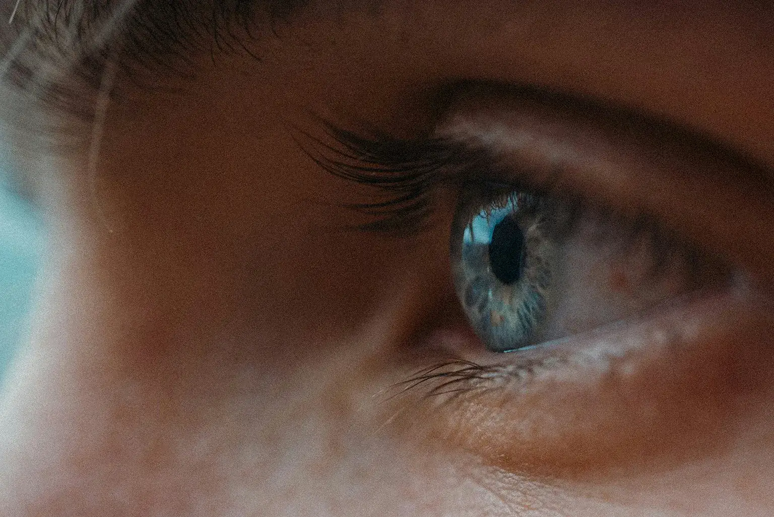 Side profile of blue eye